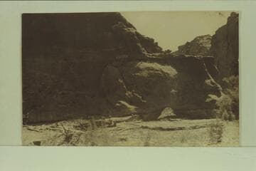 Small arch at mouth of Warm Creek. RB-MV Expedition
